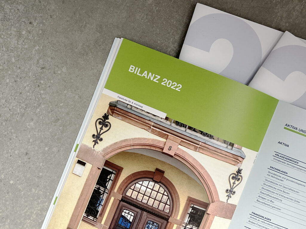 Schmuckseite mit Bilanz 2022 und Bild aus Kronberg